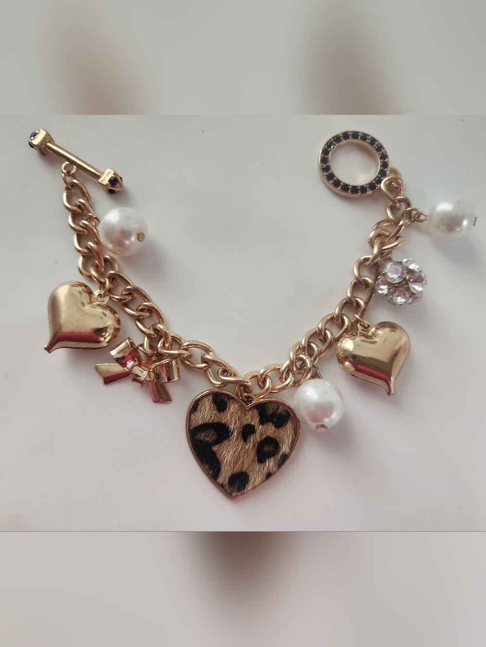 Gold Tone Charm Bracelet with Leopard Heart Pendant and Faux Pearls